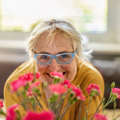 woman-blue-glasses-gold-sweater-scaled